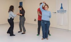 İzmir'de engelleri dansla aştılar: Görme engelliler ritmi hissederek özgürleşti