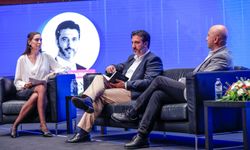 Yapay zeka devrimi İzmir'de masaya yatırıldı: "İnsanlık tarihinin en büyük eşiği aşıldı"