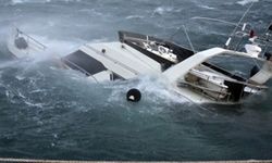 Tekne alabora oldu, 64 kişi kayboldu