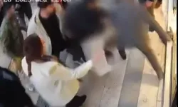 Çarşıda dehşet! Gözü dönmüş cani, kadını defalarca bıçakladı