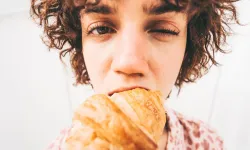 Stres neden fazla yememize yol açıyor? Uzmanlardan çarpıcı açıklamalar