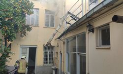 Ödemiş’te metruk binayı saran alevler paniğe neden oldu