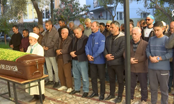 İzmir’de çıkan yangında kedileriyle ölen Şule Çörekçi son yolculuğuna uğurlandı