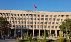 Adliye önünde bıçaklı kavga: 5 kişi yaralandı