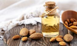 Parlak cilt, güçlü saçlar ve sağlam tırnaklar tek şişede: İşte tatlı badem yağının etkileri
