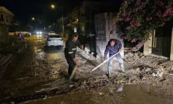 Çeşme’yi sağanak vurdu