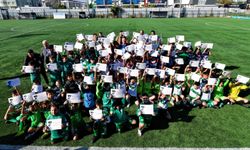 Bornovalı minikler Atatürk için sahaya çıktı