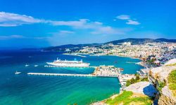 Kuşadası’nda kasım güneşi sahilleri doldurdu