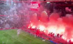 Ajax maçında yangın çıktı! Hakem maçı erteledi