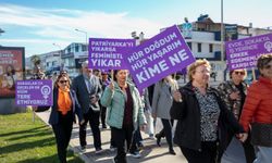 Güzelbahçe’de kadınlar 'şiddete hayır' diyerek meydanlara çıktı