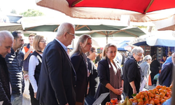 CHP’li Ösen pazarda halkı dinledi: “Pazarcı tezgahı döndüremiyor, vatandaş fileyi dolduramıyor”