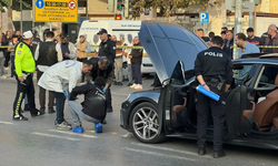 İzmir’de otomobilde silahlı saldırı: Sürücü ağır yaralandı, saldırgan yakalandı