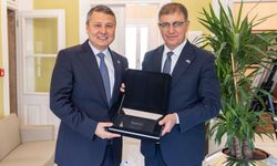 Başkan Tugay Kazakistan heyetini Ay Yıldızlı Konak’ta ağırladı