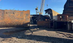 İzmir’de gemi parçası işçinin üzerine düştü