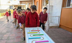 Bornova’da okullara yeni destek: Zekâ geliştirici oyuncaklar öğrencilerle buluştu