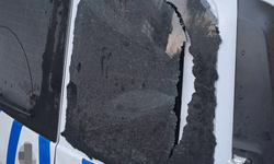 İzmir’de polis aracına saldırı! Üç şüpheli gözaltında