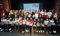 Konak, Ata’sını duygu yüklü oratoryo ile andı