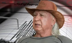 Sındırgı’da deprem tehlikesi bitti mi? Üşümezsoy’dan “orman yangını” benzetmesi