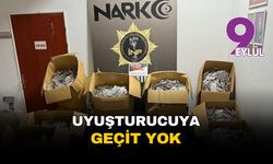 İzmir'de zehir tacirlerine ağır darbe: Dağıtım merkezi olarak kullanılan depodan yüz binlerce hap çıktı