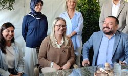 Fuarda AK Parti ve CHP Arasında Güldüren Diyalog: “En güzel başkan bizde” – “En güzel Cumhurbaşkanı da bizde”