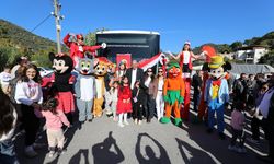 İzmir Menderes’te turuncu şölen: Gümüldür Özdere Mandalina Festivali ziyaretçi akınına uğradı