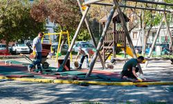 Karşıyaka’nın parkları modern ve güvenli bir görünüme kavuşuyor