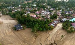 Endonezya'da can kaybı 914’e yükseldi