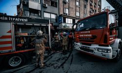 Bornova’da iş hanında korku dolu anlar: 12 kişi alevlerin arasından çıkarıldı