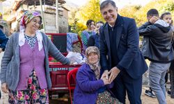 İzmir’de kooperatifçilik rüzgarı: Traktörler meydana iniyor, çiftçiler geleceği konuşuyor