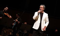 Cem Karaca’nın mirası İzmir’de yankılandı: Efsane şarkılar yeniden hayat buldu