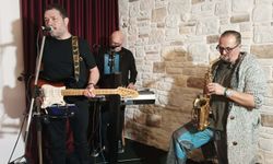 Ameliyathaneden sahneye uzanan yardım eli