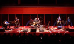 AASSM’de yeni yıl coşkusu: Fuat Güner sahnedeydi