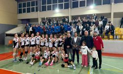 Çiğli Belediyesi’nin voleybol takımları ligde fırtına gibi esiyor