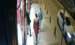 İzmir’de ilginç olay: Alkollü bir kişi iş yerinin vitrin camını başıyla kırdı