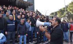 Buca’da yeni yıl öncesi maaş krizi: Çöpler sokakta kalacak, işçi meydanda sabahlayacak