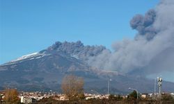 Etna yeniden uyandı: Kül ve lav bulutları Sicilya semalarında