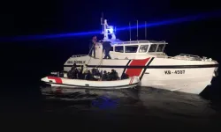 İzmir açıklarında 99 düzensiz göçmen yakalandı