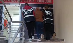 İzmir'de suç dosyası kabarık firariye şafak baskını: Yıllardır aranıyordu