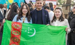 Başkan Tugay Dünya Türk Dili Ailesi Günü’nü öğrencilerle birlikte kutladı