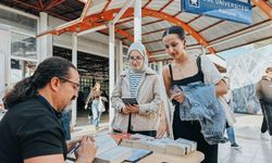 Kitap kurtları İzmir kütüphanelerine akın etti: Okuma ve etkinliklerde büyük ilgi