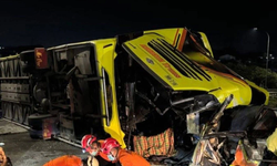 Yolcu otobüsü kazası: En az 16 kişi hayatını kaybetti