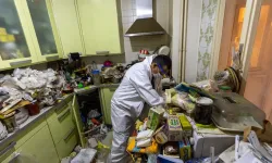 Konak Belediyesi’nden çöp ev operasyonu: 10 ton atık çıkarıldı