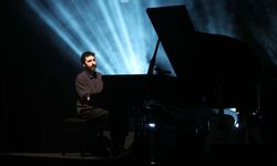 Rus piyanist Evgeny Grinko, İzmir’de ayakta alkışlandı