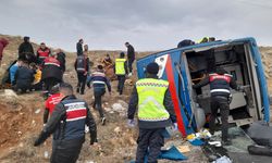 Sivas'ta cezaevi nakil aracı devrildi!