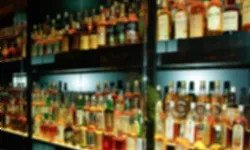 Şeriat ülkesinde zenginlere alkol serbest