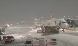 Kar yağdı, uçak seferleri durdu!
