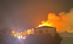 İzmir’de villa yangını paniği: Çeşme’de alevler yükseldi