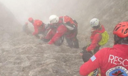 Dağ yürüyüşünde kaybolan 4 kişi çığ altında ölü bulundu