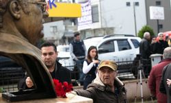 Karanlığa karşı  İzmir tek yürek... Uğur Mumcu İzmir'de anıldı