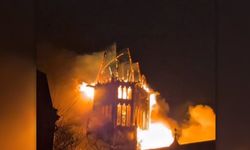 Amsterdam’daki tarihi Vondelkerk Kilisesi alevlere teslim oldu